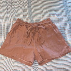 Shorts with belt